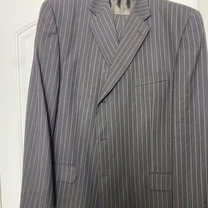 3 Button Pin stripped Suit 🔥